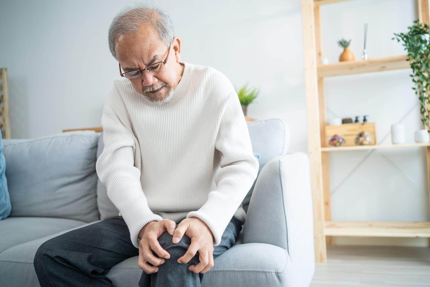 Asian,senior,elderly,man,feel,painful,and,suffering,from,injured